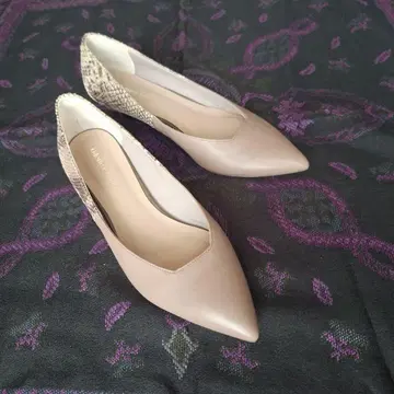 오데뜨 앤 오딜 펌프스 24cm