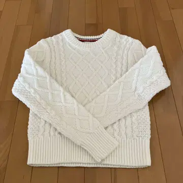 TOMMY HILFIGER 화이트 케이블 니트