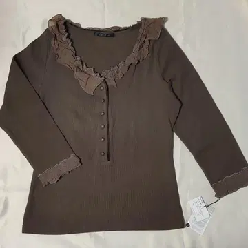 새상품 sabase 월드 프릴 칼라 긴팔 리브 티셔츠 브라운 면 소재