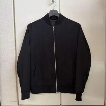 유니클로 UNIQLO 블랙 집업 점퍼 MA-1