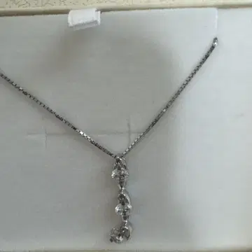 Mysti Cross 목걸이
