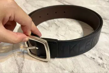 캘빈클라인 실버 버클 로고 인조 가죽 벨트 네이비