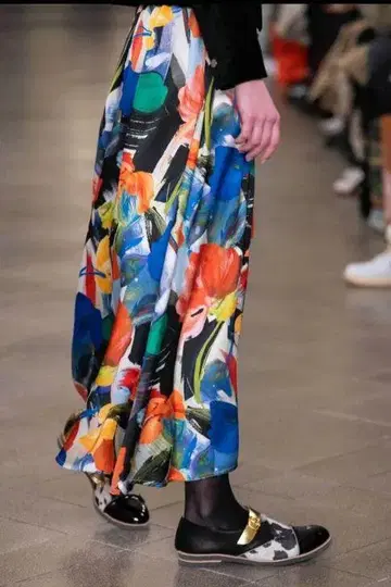 새상품 support surface(서포트 서피스) 꽃무늬 롱 스커트