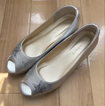 [힐즈아베뉴] 오픈토 실버 펌프스