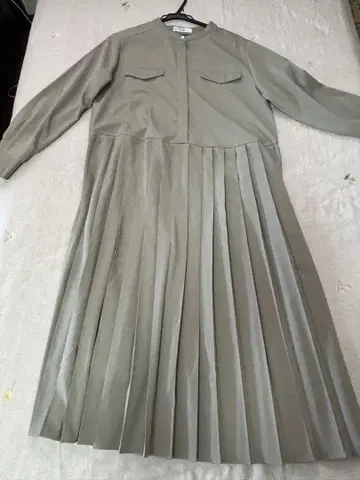 그레이 플리츠 긴팔 원피스