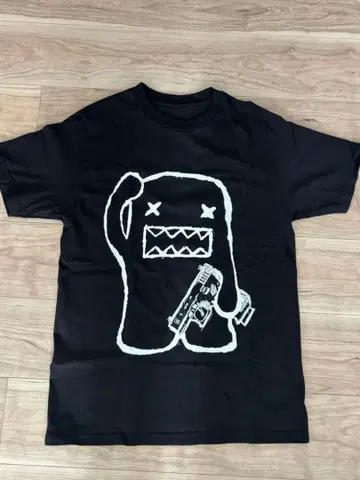 최종 가격 인하 Nightschoolswag 티셔츠 도모군