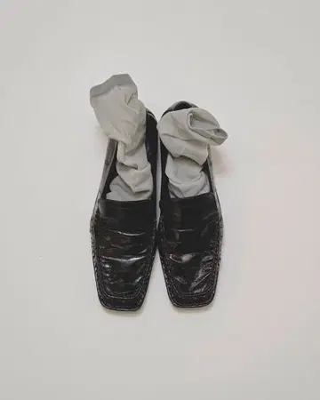 Squaretoe Gather Loafers 27,500 yen