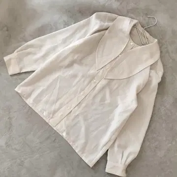 COMME CA DU MODE 빅 칼라 블라우스 라이트 베이지 긴팔