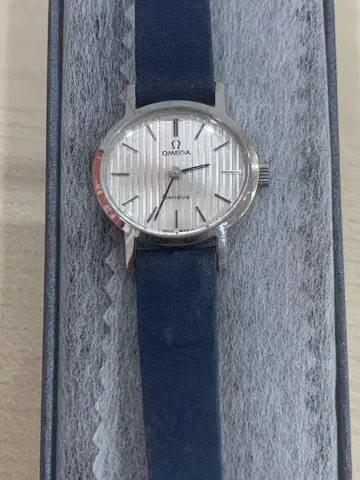 OMEGA Geneve 수동 와인딩 시계 실버/네이비