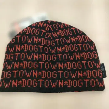DOG TOWN 니트 모자 블랙 x 빨간색
