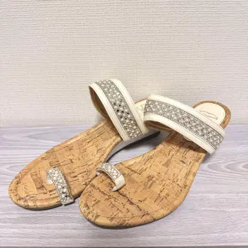 SAVOY 비쥬 장식 아이보리 샌들