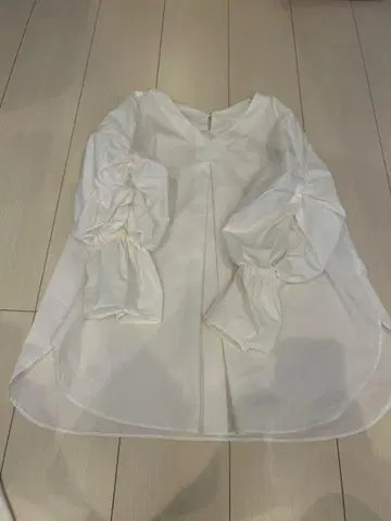 PLST 화이트 벌룬 슬리브 셔츠