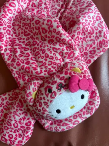 헬로키티 레오파드 무늬 핑크 머플러 미사용 산리오 키티