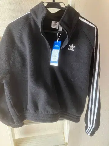 adidas 블랙 맨투맨 GN2864
