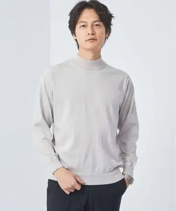 하이넥 라이트 그레이 긴팔 T셔츠 L 사이즈
