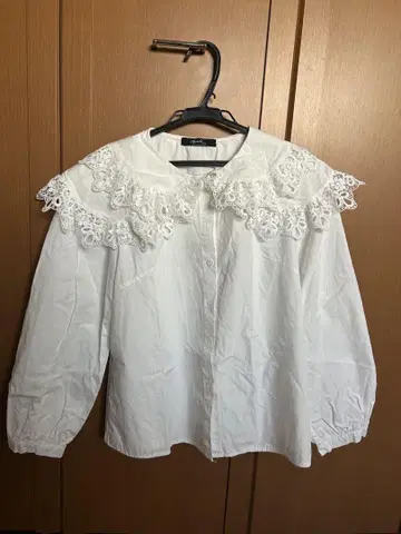 레이스 블라우스