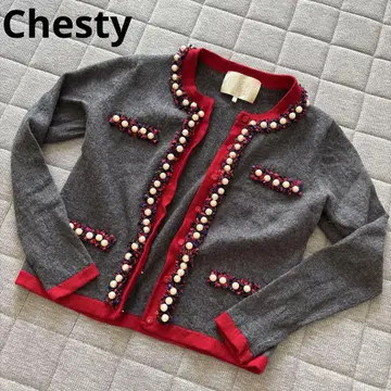 Chesty 그레이와 빨간색 펄 장식 가디건 캐주얼 고급스럽게 연출 가능