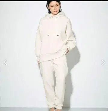 그레이스 콘티넨탈 카르제 로고 자수 후드티 화이트 크림 후드티