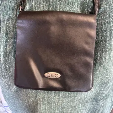 D&G 블랙 가죽 숄더백