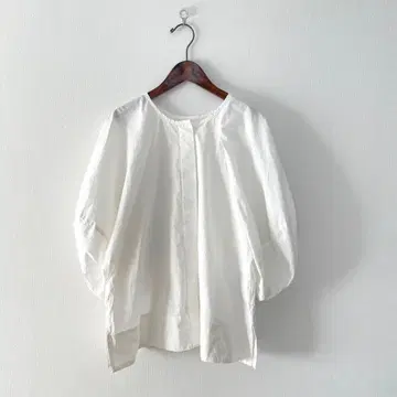 비어즐리 소매 벌룬 블라우스
