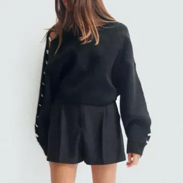 ZARA 블랙 니트 긴팔 사이드 장식