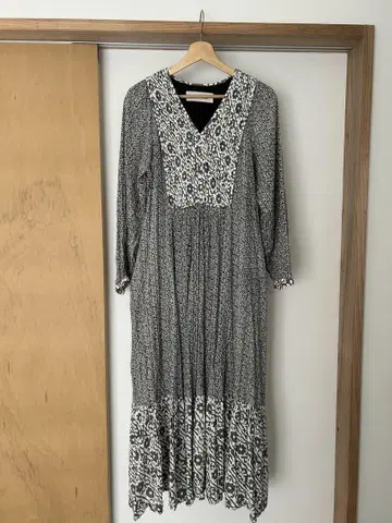 Sara Mallika 더블 플라워 프린트 원피스