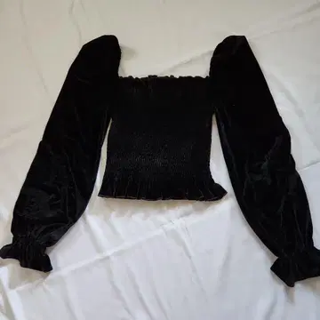블랙 벨벳 셔링 상의