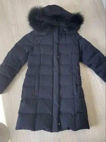 새상품급 거의 미사용품 퍼 달린 롱 다운 자켓 블랙 36 BEAMS