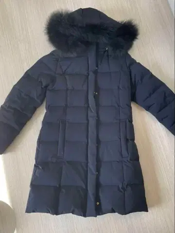 새상품급 거의 미사용품 퍼 달린 롱 다운 자켓 블랙 36 BEAMS