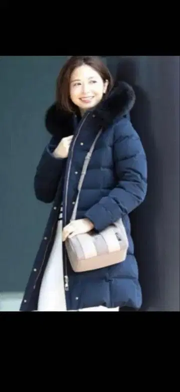 새상품급 거의 미사용품 퍼 달린 롱 다운 자켓 블랙 36 BEAMS