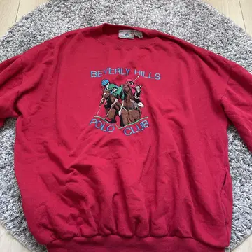 빨간색 트레이닝복 구제 의류