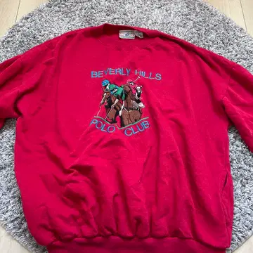 빨간색 트레이닝복 구제 의류