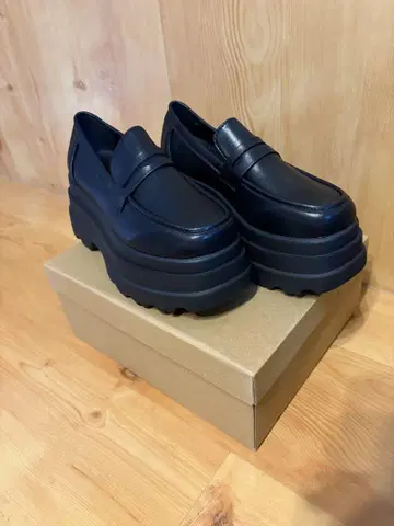 통굽 블랙 로퍼