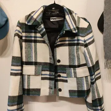 ZARA 체크 무늬 숏 자켓