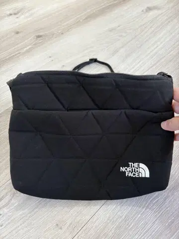 THE NORTH FACE 퀼팅 숄더백 블랙