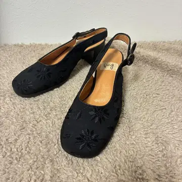 새상품급 ing 꽃무늬 자수 블랙 22cm 블랙 샌들 백 스트랩