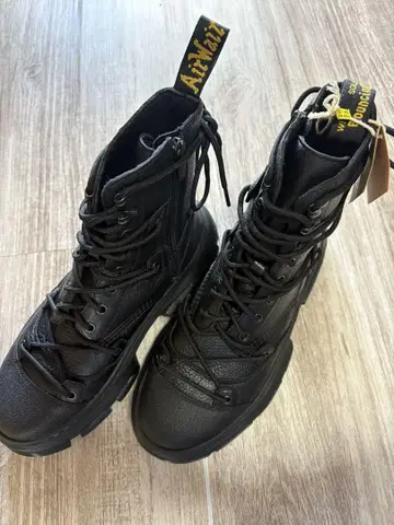 닥터마틴 DMXL LACE 8홀 UK8