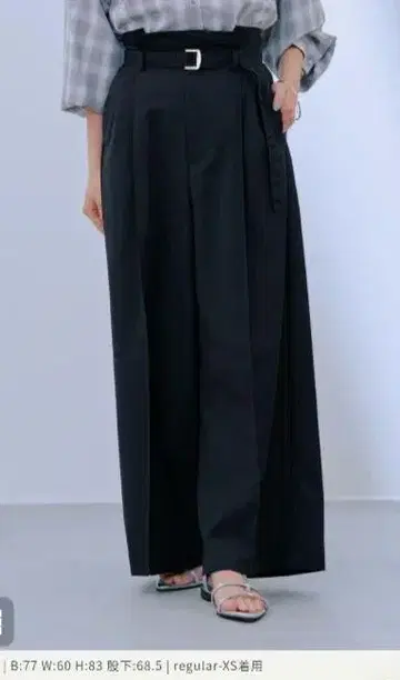 COHINA 골드 버클 턱 와이드 팬츠