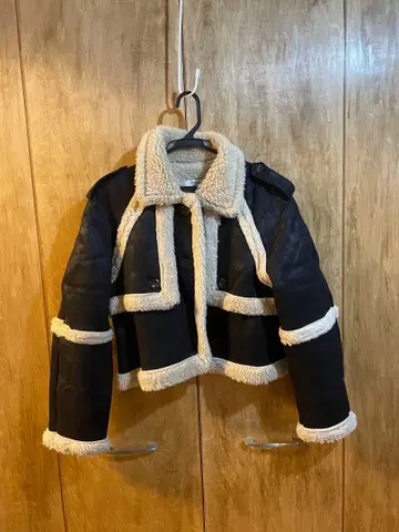 LAGUA GEM 무스탕풍 숏 자켓 블랙