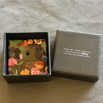 Marc by Marc Jacobs 이상한 나라의 앨리스 귀걸이