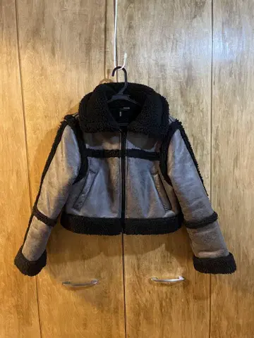 H&M 무스탕풍 숏 자켓! 그레이 x 블랙 S 새상품급