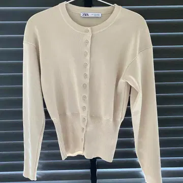 ZARA 아이보리 버튼 가디건 S