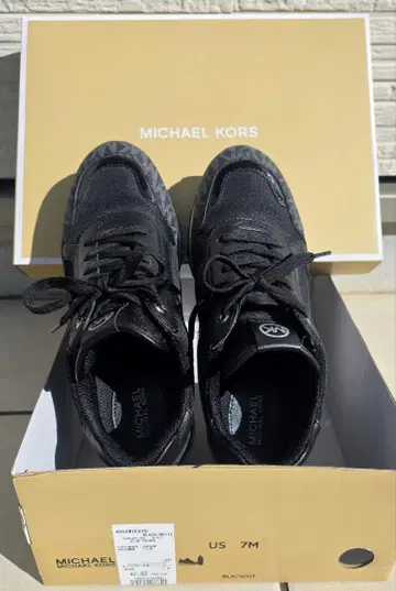 MICHAEL KORS 블랙 스니커즈