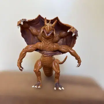 1 괴수 피규어 날개 포함 브라운 약 15cm