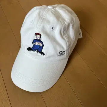 C.E COMPANY 자수 캐릭터 화이트 캡