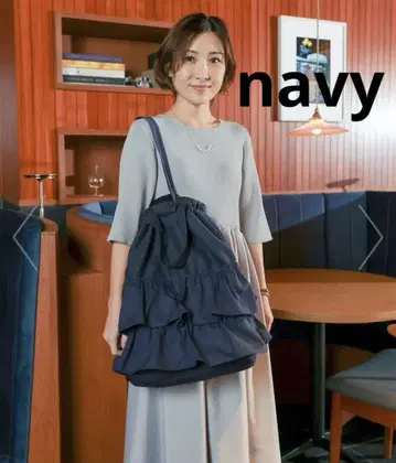 Boujeloud x 하아츄 콜라보 프릴 백 네이비