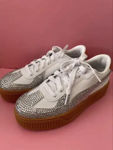 PUMA 스톤 장식 통굽 스니커즈