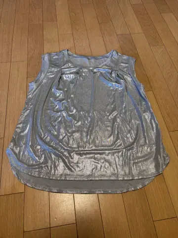 [ 미사용 새상품 ] 실버 슬리브리스 상의