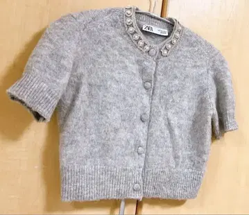 ZARA 큐빅 버튼 니트 가디건 비쥬 포함