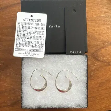 YArKA flat twist design pierce